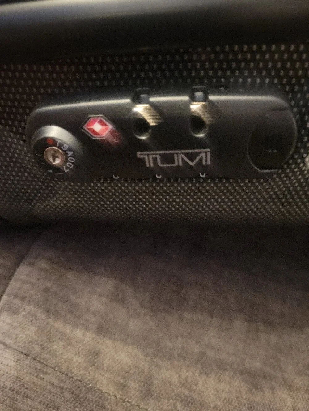 New TUMI Vapor International Carry-On in Black / Silver (msrp $675)